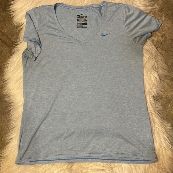WOMAN’S Nike Dri Fit Light Blue Lightweight Workout Tee - Picture 1 of 6